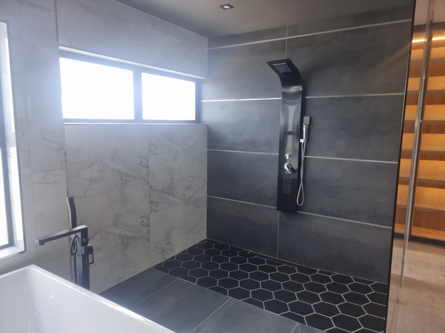 5 Bedroom Property for Sale in Parklands North Western Cape